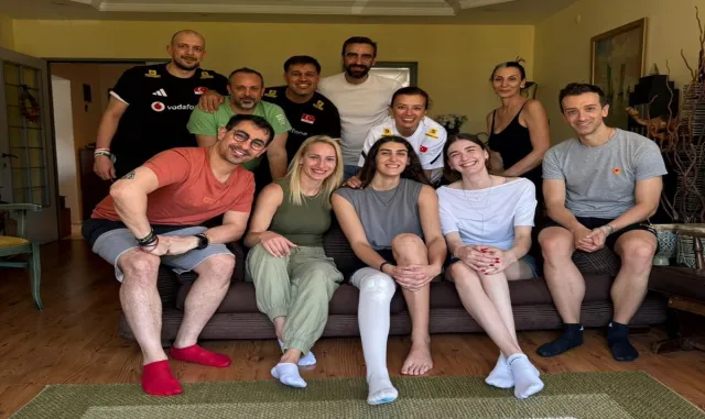 TVF heyetinden Karmen Aksoy’a moral ziyareti TVF heyetinden Karmen Aksoy’a moral ziyareti