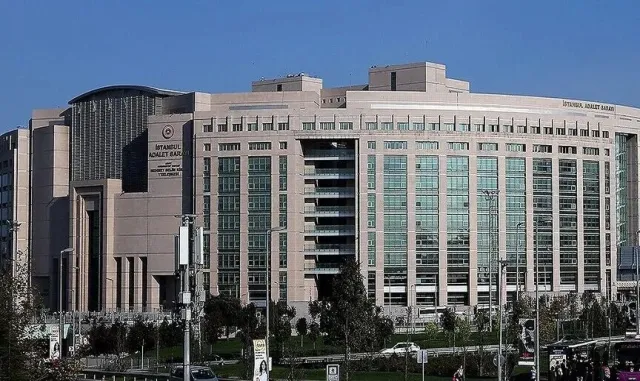 İstanbul merkezli 10 ilde bahis ve şike iddiasıyla gözaltına alınan 15 zanlıya adli kontrol (GÜNCELLEME) İstanbul merkezli 10 ilde bahis ve şike iddiasıyla gözaltına alınan 15 zanlıya adli kontrol (GÜNCELLEME)