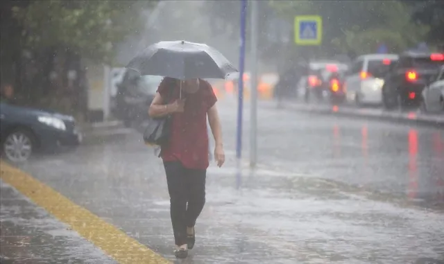 AKOM’dan İstanbul için kuvvetli sağanak uyarısı AKOM’dan İstanbul için kuvvetli sağanak uyarısı