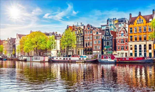Amsterdam’da Filistin’e destek yürüyüşü düzenlendi Amsterdam’da Filistin’e destek yürüyüşü düzenlendi