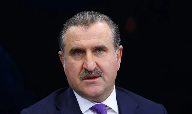Bakan Bak, milli para bisikletçileri tebrik etti Bakan Bak, milli para bisikletçileri tebrik etti
