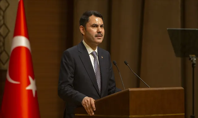 Bakan Kurum, DEM Parti Milletvekili Sakık ile görüştü Bakan Kurum, DEM Parti Milletvekili Sakık ile görüştü