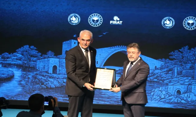 Bakan Yumaklı, 28. Malatya Kayısı Festivali ve Fuarı’nın açılışında konuştu Bakan Yumaklı, 28. Malatya Kayısı Festivali ve Fuarı’nın açılışında konuştu
