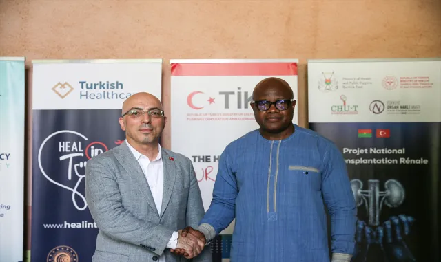 Burkina Faso Sağlık Bakanı Kargougou, Türk hekimlerin ameliyat ettiği hastaları ziyaret etti: Burkina Faso Sağlık Bakanı Kargougou, Türk hekimlerin ameliyat ettiği hastaları ziyaret etti: