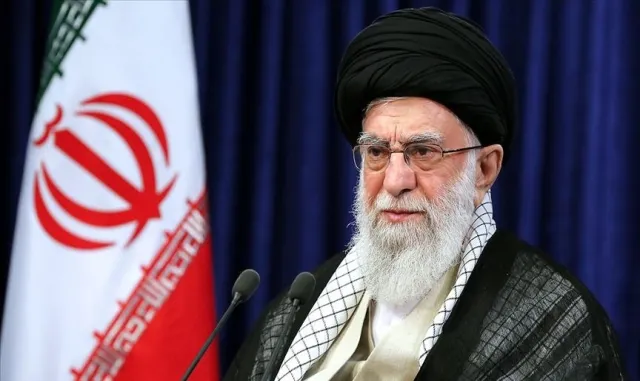 Eski İran Cumhurbaşkanı Ahmedinejad, aylar sonra ilk kez Hamaney’in cenaze töreninde görüntülendi Eski İran Cumhurbaşkanı Ahmedinejad, aylar sonra ilk kez Hamaney’in cenaze töreninde görüntülendi