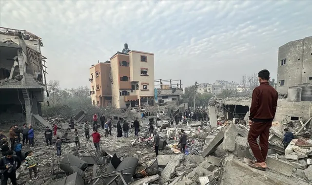Gazze’de işitme engelli kadın ressam, çocuklara resimle umut oluyor Gazze’de işitme engelli kadın ressam, çocuklara resimle umut oluyor