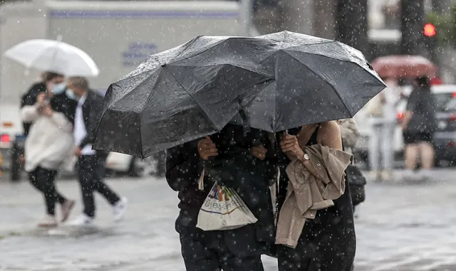 AKOM’dan İstanbul için gök gürültülü sağanak uyarısı AKOM’dan İstanbul için gök gürültülü sağanak uyarısı