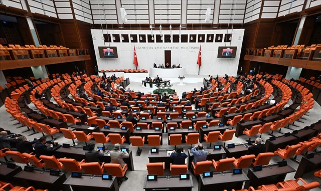 TSK ile ilgili düzenlemeleri de içeren kanun teklifi TBMM Genel Kurulunda kabul edildi (2) TSK ile ilgili düzenlemeleri de içeren kanun teklifi TBMM Genel Kurulunda kabul edildi (2)
