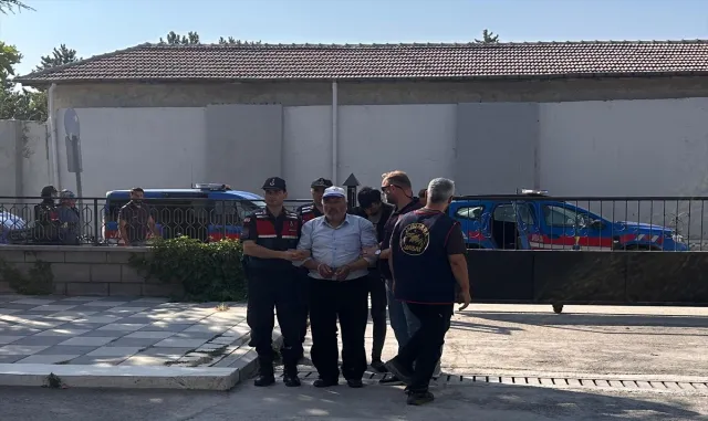 Afyonkarahisar’da 4 yaşındaki çocuğun şüpheli ölümüyle ilgili 2 kişi tutuklandı (GÜNCELLEME) Afyonkarahisar’da 4 yaşındaki çocuğun şüpheli ölümüyle ilgili 2 kişi tutuklandı (GÜNCELLEME)