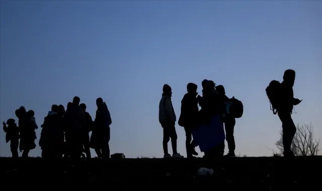 Afyonkarahisar’da tır dorsesinde 14 düzensiz göçmen yakalandı