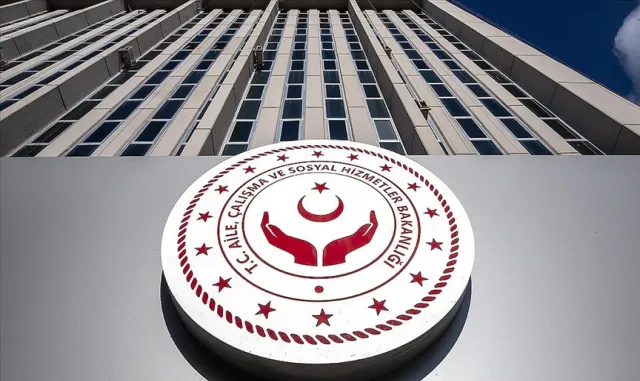 Aile ve Sosyal Hizmetler Bakanlığından ailelere ücretsiz danışmanlık desteği Aile ve Sosyal Hizmetler Bakanlığından ailelere ücretsiz danışmanlık desteği