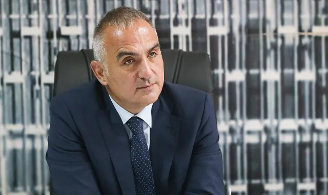 Bakan Ersoy, Ayasofya-i Kebir Camii Şerifi’ndeki restorasyon çalışmalarını inceledi: Bakan Ersoy, Ayasofya-i Kebir Camii Şerifi’ndeki restorasyon çalışmalarını inceledi: