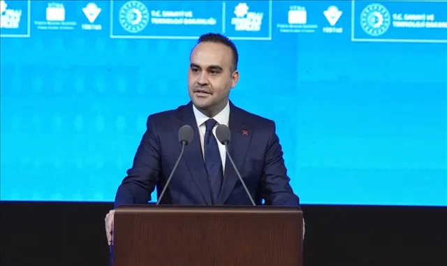 Bakan Kacır, yılın ikinci çeyreğine ilişkin büyüme verilerini değerlendirdi Bakan Kacır, yılın ikinci çeyreğine ilişkin büyüme verilerini değerlendirdi