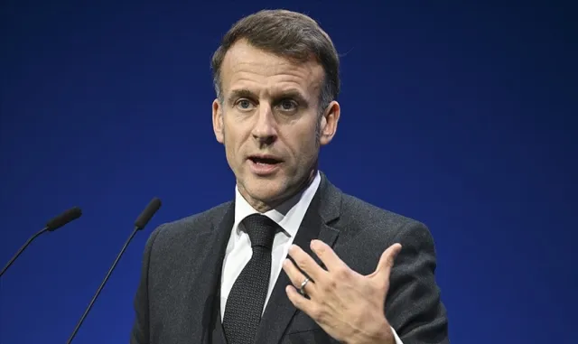 Fransa’da aşırı sıcak ve yangınlar sürerken, Macron’un tatil fotoğrafı siyasetçilerin tepkisini çekti Fransa’da aşırı sıcak ve yangınlar sürerken, Macron’un tatil fotoğrafı siyasetçilerin tepkisini çekti