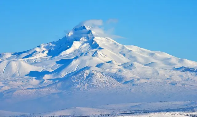 İç Anadolu’nun zirvesi Erciyes’te plaj hentbolu oynanacak İç Anadolu’nun zirvesi Erciyes’te plaj hentbolu oynanacak
