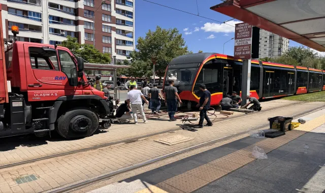 Kayseri’de tramvayın çarptığı genç hayatını kaybetti Kayseri’de tramvayın çarptığı genç hayatını kaybetti