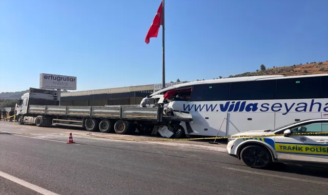 Muğla’daki trafik kazasında hayatını kaybeden polis memuru Siverek’te toprağa verildi Muğla’daki trafik kazasında hayatını kaybeden polis memuru Siverek’te toprağa verildi