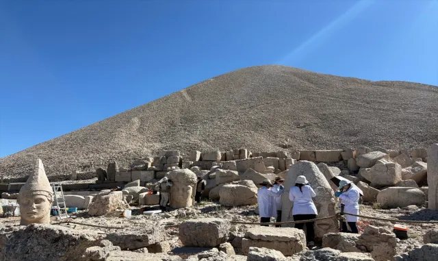 Nemrut Dağı’nda kapsamlı koruma çalışmaları sürüyor Nemrut Dağı’nda kapsamlı koruma çalışmaları sürüyor