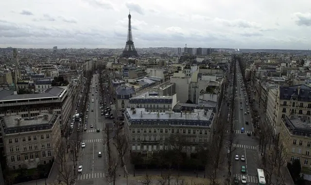 Paris’te Filistin’e destek için zeytin dalları ve uçurtmalarla yürüyüş düzenlendi Paris’te Filistin’e destek için zeytin dalları ve uçurtmalarla yürüyüş düzenlendi