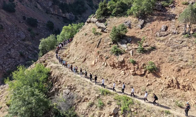 Tunceli’de MamekiFest kapsamında Rabat Vadisi’ne gezi düzenlendi Tunceli’de MamekiFest kapsamında Rabat Vadisi’ne gezi düzenlendi