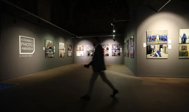 22 heykeltıraşın eserlerini buluşturan Akış sergisi, İstiklal Sanat Galerisi’nde açıldı 22 heykeltıraşın eserlerini buluşturan Akış sergisi, İstiklal Sanat Galerisi’nde açıldı