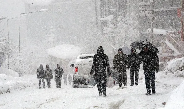 Ardahan’da ulaşıma kapanan grup köy yolu açıldı Ardahan’da ulaşıma kapanan grup köy yolu açıldı