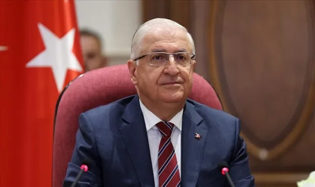 Bakan Güler, Afyonkarahisar’da 17’nci Hava ve Füze Savunma Üs Komutanlığı’nı ziyaret etti Bakan Güler, Afyonkarahisar’da 17’nci Hava ve Füze Savunma Üs Komutanlığı’nı ziyaret etti