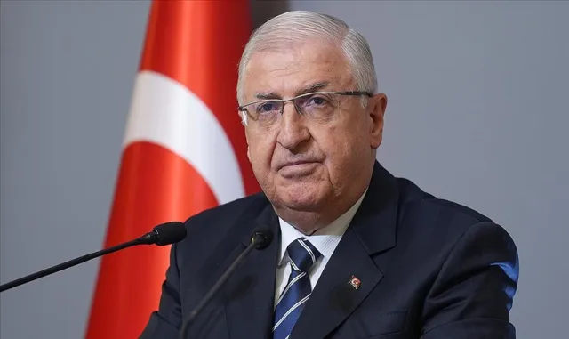 Bakan Güler, Afyonkarahisar’da Şehit Astsubay Kıdemli Çavuş Karadirek’in ailesini ziyaret etti Bakan Güler, Afyonkarahisar’da Şehit Astsubay Kıdemli Çavuş Karadirek’in ailesini ziyaret etti