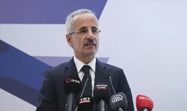 Bakan Uraloğlu, Adana’daki deprem nedeniyle ulaşım ve haberleşme altyapısında olumsuzluk olmadığını bildirdi Bakan Uraloğlu, Adana’daki deprem nedeniyle ulaşım ve haberleşme altyapısında olumsuzluk olmadığını bildirdi
