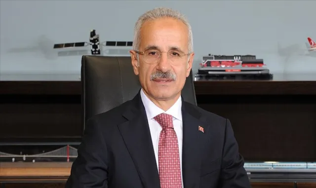 Bakan Uraloğlu, deprem sonrası Şanlıurfa’daki ulaşım ve haberleşme altyapısında olumsuzluk bulunmadığını bildirdi Bakan Uraloğlu, deprem sonrası Şanlıurfa’daki ulaşım ve haberleşme altyapısında olumsuzluk bulunmadığını bildirdi