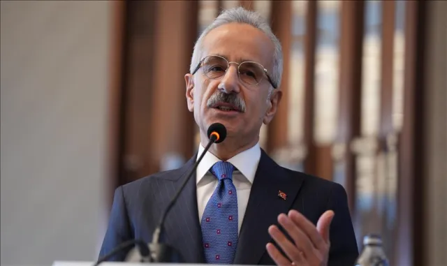 Bakan Uraloğlu’ndan sürdürülebilir havacılıkta emisyon azaltım hedefi: Bakan Uraloğlu’ndan sürdürülebilir havacılıkta emisyon azaltım hedefi: