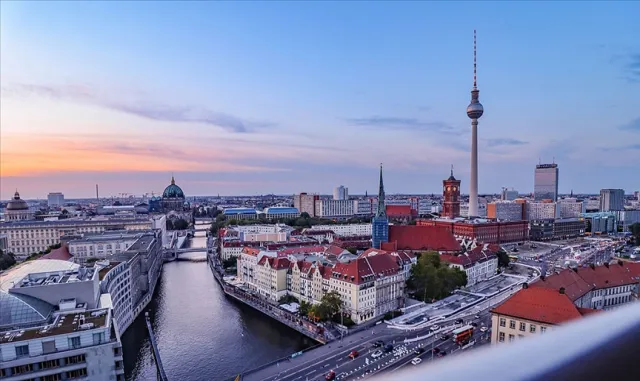 Berlin’de çevreciler, Başbakan Merz’in partisi CDU’nun genel merkezinde eylem yaptı Berlin’de çevreciler, Başbakan Merz’in partisi CDU’nun genel merkezinde eylem yaptı