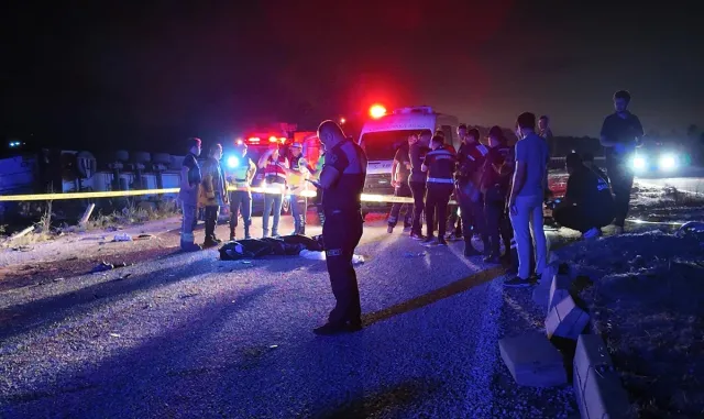 Bursa’da 2 kişinin ölümüne neden olduğu iddia edilen tır sürücüsü tutuklandı Bursa’da 2 kişinin ölümüne neden olduğu iddia edilen tır sürücüsü tutuklandı