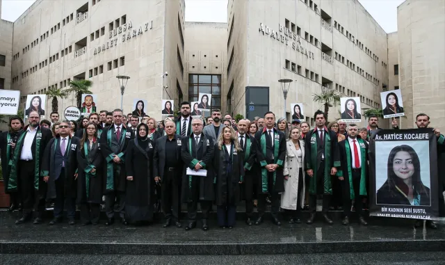 Bursa’da avukatın öldürüldüğü silahlı saldırıya ilişkin 7 sanığın yargılanmasına başlandı (GÜNCELLEME) Bursa’da avukatın öldürüldüğü silahlı saldırıya ilişkin 7 sanığın yargılanmasına başlandı (GÜNCELLEME)