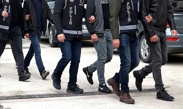 Bursa’da bir kişiyi tabancayla yaralayan kişi tutuklandı Bursa’da bir kişiyi tabancayla yaralayan kişi tutuklandı
