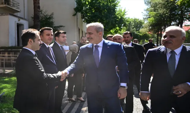 Dışişleri Bakanı Fidan, Diyarbakır Valisi Zorluoğlu ile bir araya geldi Dışişleri Bakanı Fidan, Diyarbakır Valisi Zorluoğlu ile bir araya geldi