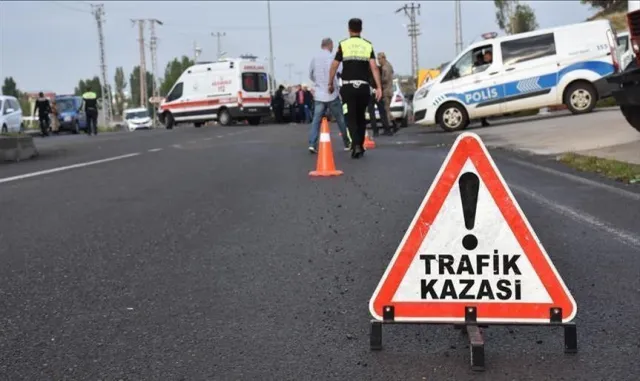 Düzce’de tır ile fındık işçilerini taşıyan tarım aracı çarpıştı Düzce’de tır ile fındık işçilerini taşıyan tarım aracı çarpıştı