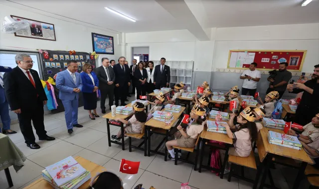 Gaziantep ve çevre illerde öğrenciler dersbaşı yaptı Gaziantep ve çevre illerde öğrenciler dersbaşı yaptı