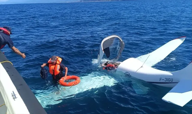 GÜNCELLEME 4 - Gürcistan’dan kalkan iki kişilik özel uçak Rize açıklarında denize acil iniş yaptı GÜNCELLEME 4 - Gürcistan’dan kalkan iki kişilik özel uçak Rize açıklarında denize acil iniş yaptı