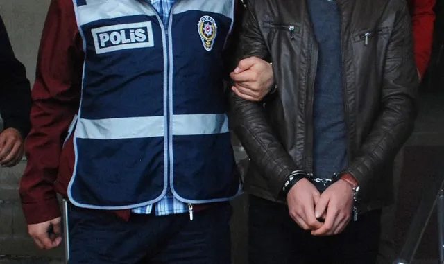 Kilis ve İstanbul’da suç örgütüne yönelik operasyonda 11 şüpheli tutuklandı Kilis ve İstanbul’da suç örgütüne yönelik operasyonda 11 şüpheli tutuklandı