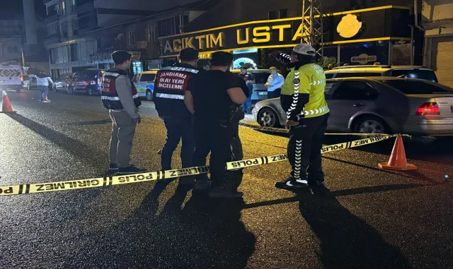 Kırıkkale’de trafik kazasına müdahale eden polis, başka bir aracın çarpması sonucu şehit oldu (GÜNCELLEME) Kırıkkale’de trafik kazasına müdahale eden polis, başka bir aracın çarpması sonucu şehit oldu (GÜNCELLEME)