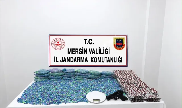 Mersin’de 64 bin 175 uyuşturucu hap ele geçirildi Mersin’de 64 bin 175 uyuşturucu hap ele geçirildi