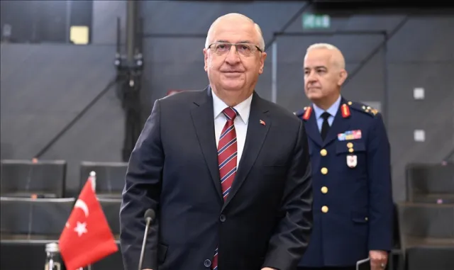 Almanya Savunma Bakanı, yaklaşık 140 milyar avro savunma bütçesinin güvenlik sözü olduğunu belirtti Almanya Savunma Bakanı, yaklaşık 140 milyar avro savunma bütçesinin güvenlik sözü olduğunu belirtti