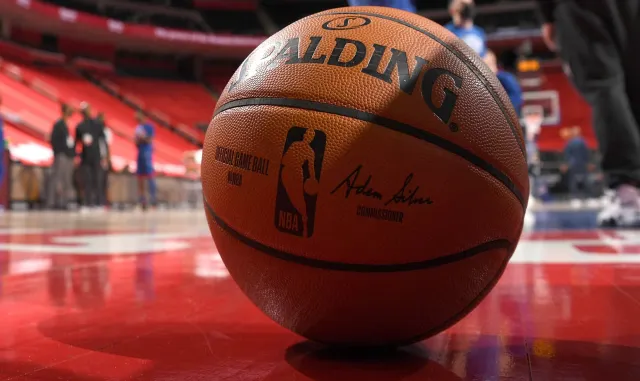 NBA’de Toronto Raptors, Kawhi Leonard ile sözleşme uzattı NBA’de Toronto Raptors, Kawhi Leonard ile sözleşme uzattı