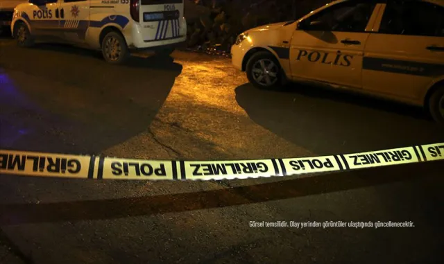 Şanlıurfa’da cinayet zanlısı, saklandığı evin gizli bölmesinde yakalandı Şanlıurfa’da cinayet zanlısı, saklandığı evin gizli bölmesinde yakalandı