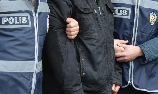 Sivas’ta hakkında 13 yıl 4 ay hapis cezası bulunan firari hükümlü yakalandı Sivas’ta hakkında 13 yıl 4 ay hapis cezası bulunan firari hükümlü yakalandı