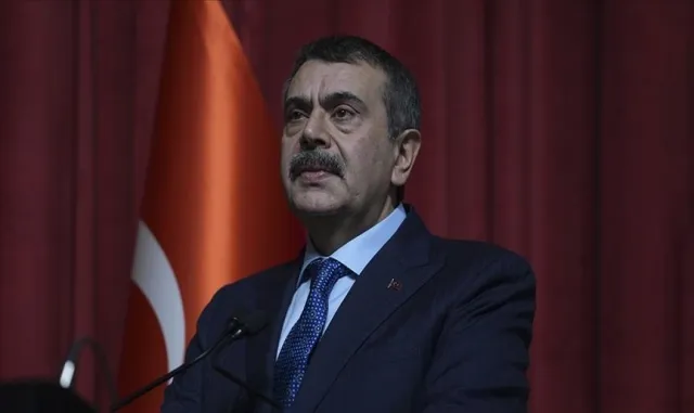 Son Dakika Gelişmesi! Bakan Tekin: (Adrese dayalı kayıt sistemi) Herkes kendi adres bölgesindeki okula kayıt yaptıracak, onun dışındaki yerlere kaydı sınırlandırdık. Sahadan pozitif bir dönüş var Son Dakika Gelişmesi! Bakan Tekin: (Adrese dayalı kayıt sistemi) Herkes kendi adres bölgesindeki okula kayıt yaptıracak, onun dışındaki yerlere kaydı sınırlandırdık. Sahadan pozitif bir dönüş var